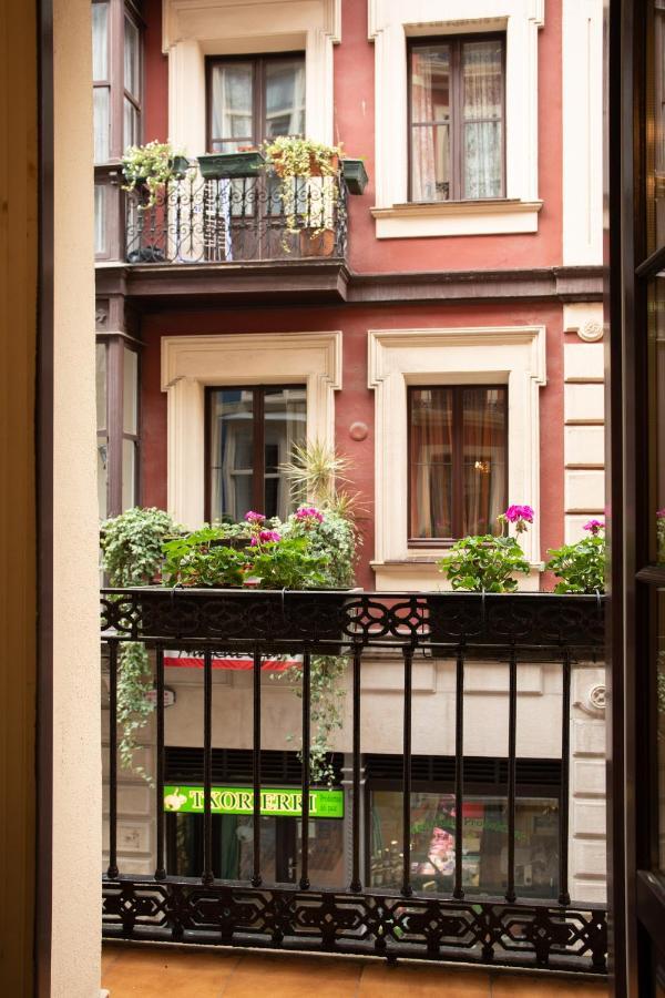 Acogedor Apartamento En El Centro Del Casco Viejo Apartman Bilbao Kültér fotó